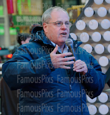 2025 Numerals Arrive in Times Square