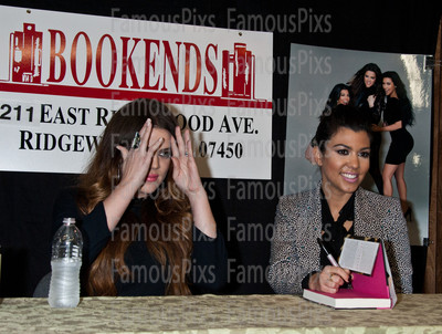 Khloe & Kourtney Kardashian