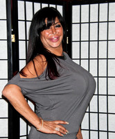 OCTOBER 05, 2012: Big Ang Visits The Coastline Bar & Grill