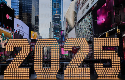 2025 Numerals Arrive in Times Square